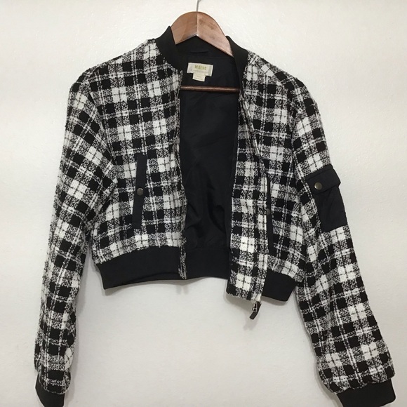 Maeve - Picture 2 of 11